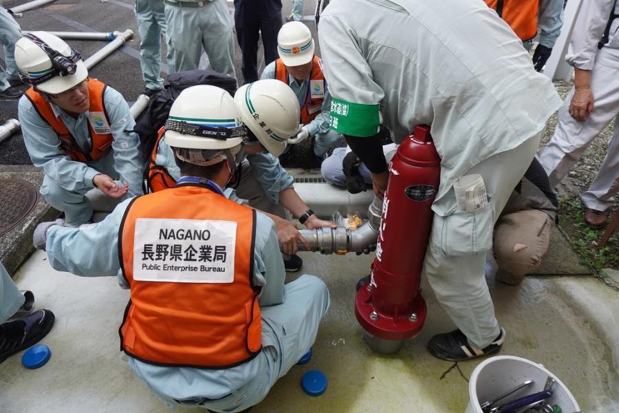 仮配管の組立及び消火栓からの通水