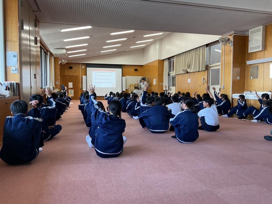 松川中学校りんご学習会の様子