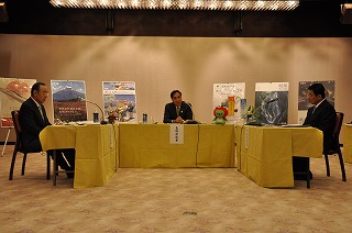 写真：3県知事会議の様子