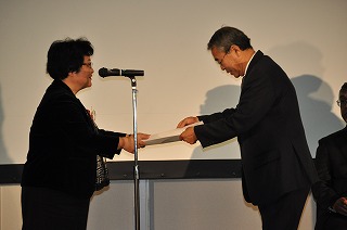 写真：長野県知事賞の授与の様子