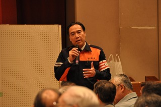 写真：県政タウンミーティングで話す阿部知事