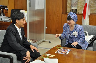 画像：桂由美さんが知事を表敬訪問