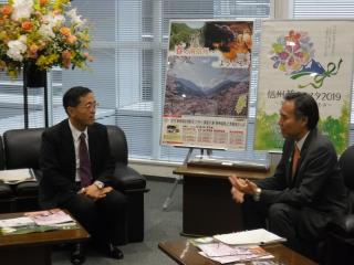 写真：JR東海金子社長と会談する阿部知事