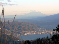 高ボッチ高原から諏訪湖と富士山を望む