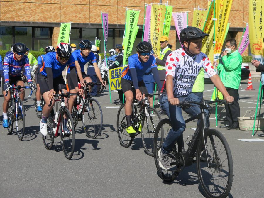 自転車白バイ隊