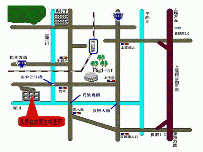 国道117号沿いの荒木交差点をJR安茂里駅方面へ向かい、あやとり橋を下りてすぐ左に回り込んでください