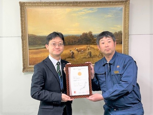 写真：認証書交付の様子