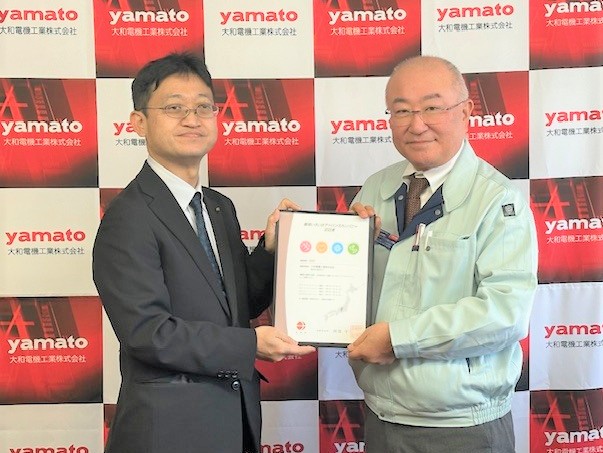 写真：認証書交付の様子