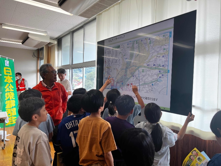 小学校での机上訓練